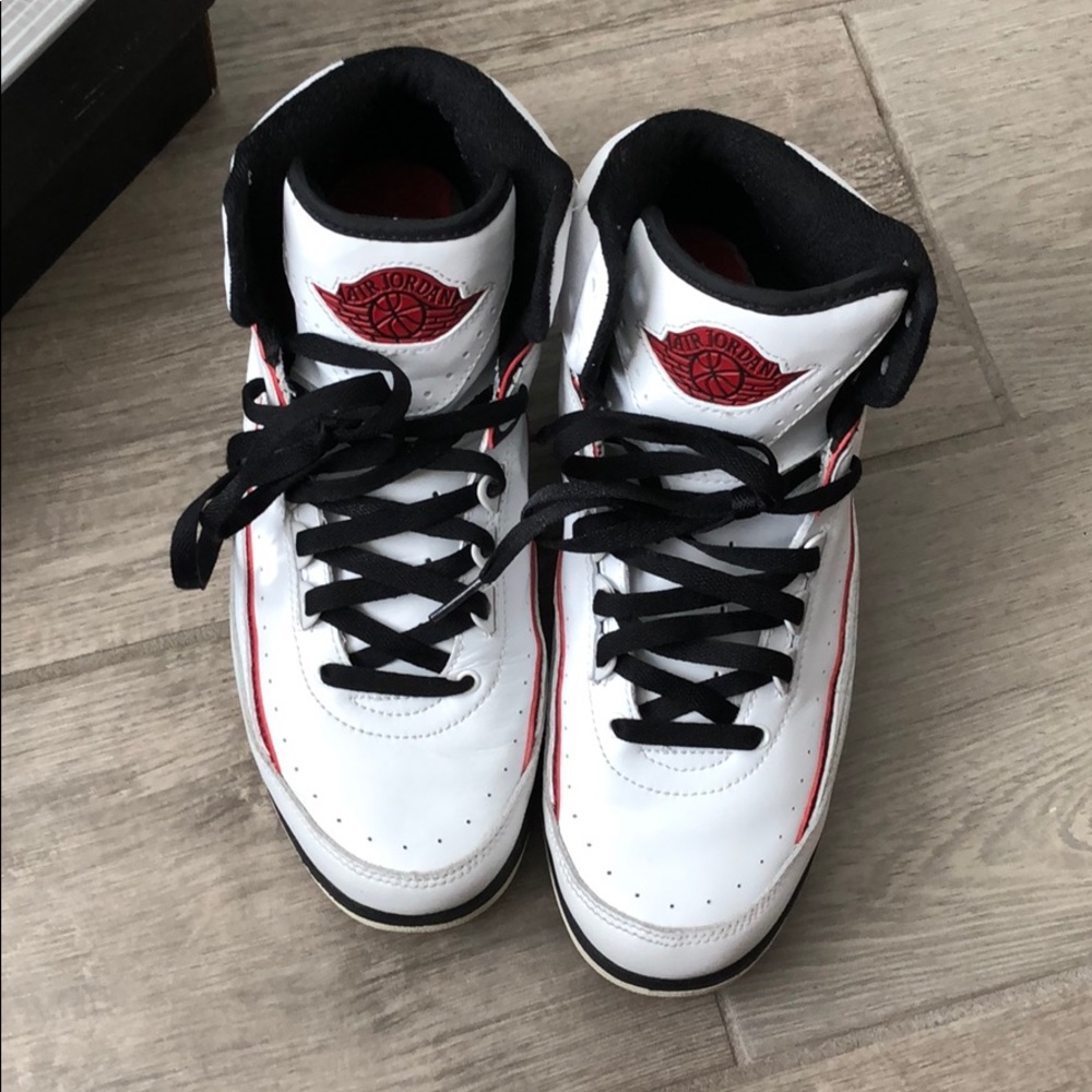 Air Jordan Retro 2